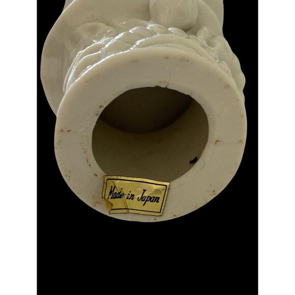 white porcelain figurine Lady With Lotus Fower 8.5 Inches Tall Made In Japan - Picture 7 of 7